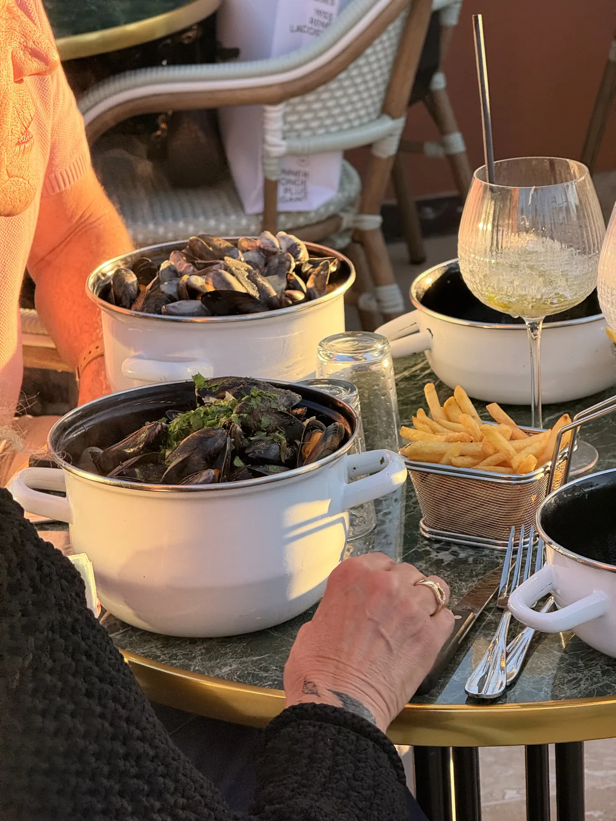 Dîner moules de bouchot en terrasse au coucher du soleil, La Maison du Bouchot Villeneuve-Loubet